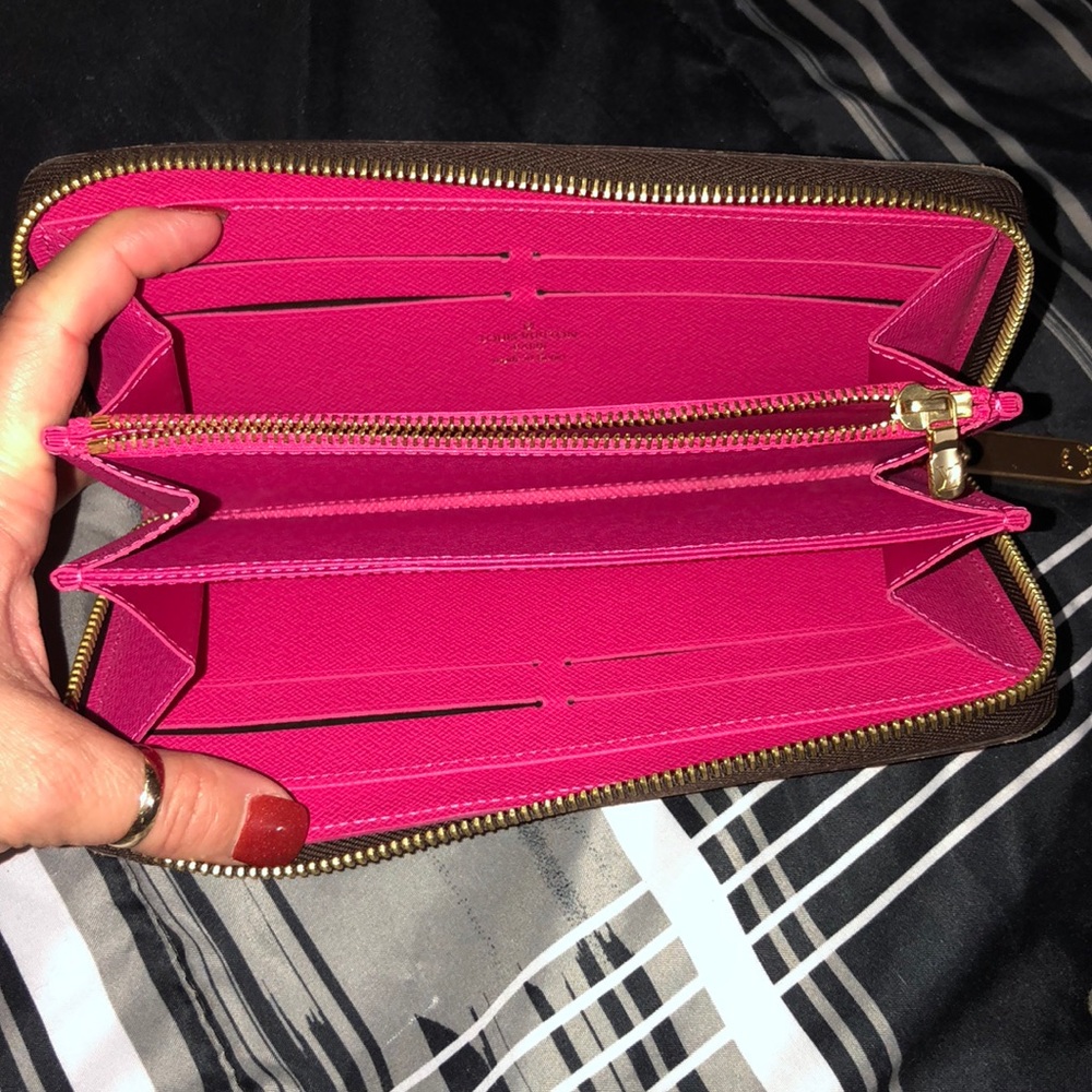 Louis Vuitton Limited Edition Wallet - Picture 3 of 8